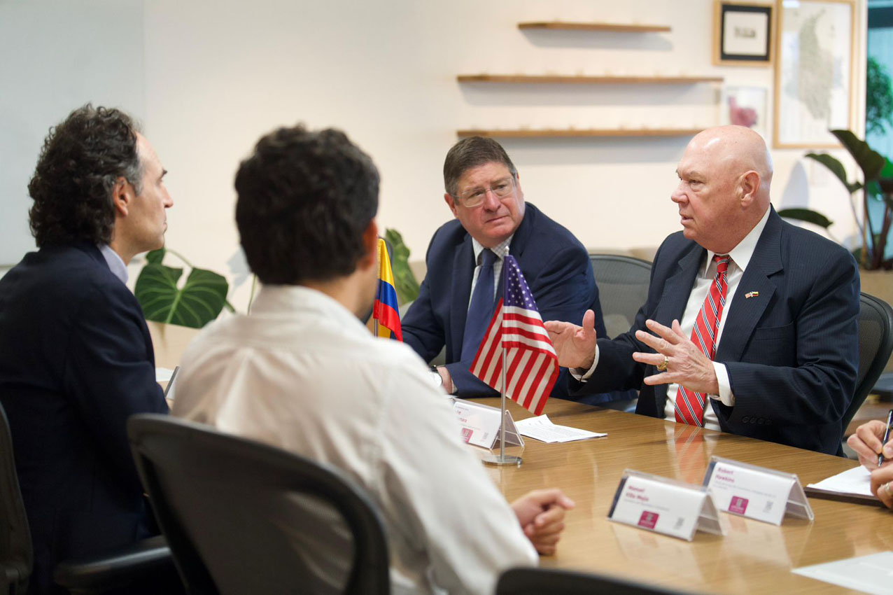 Imagen alcalde Federico Gutiérrez y Embajada de Estados Unidos (2)