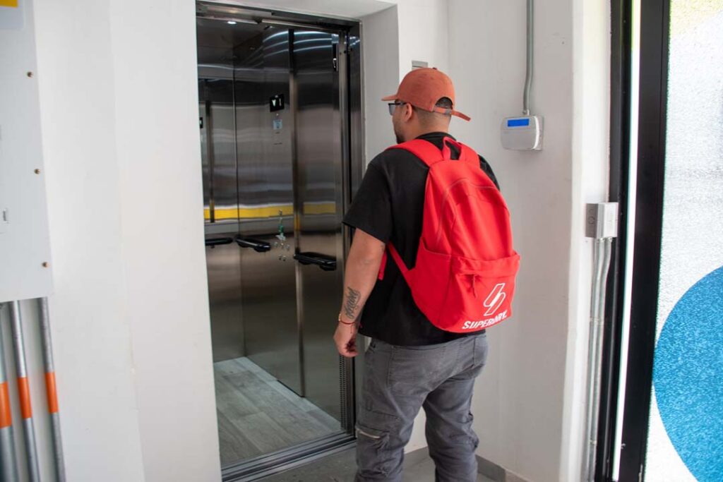 Imagen ascensor que impulsa vidas foto 2