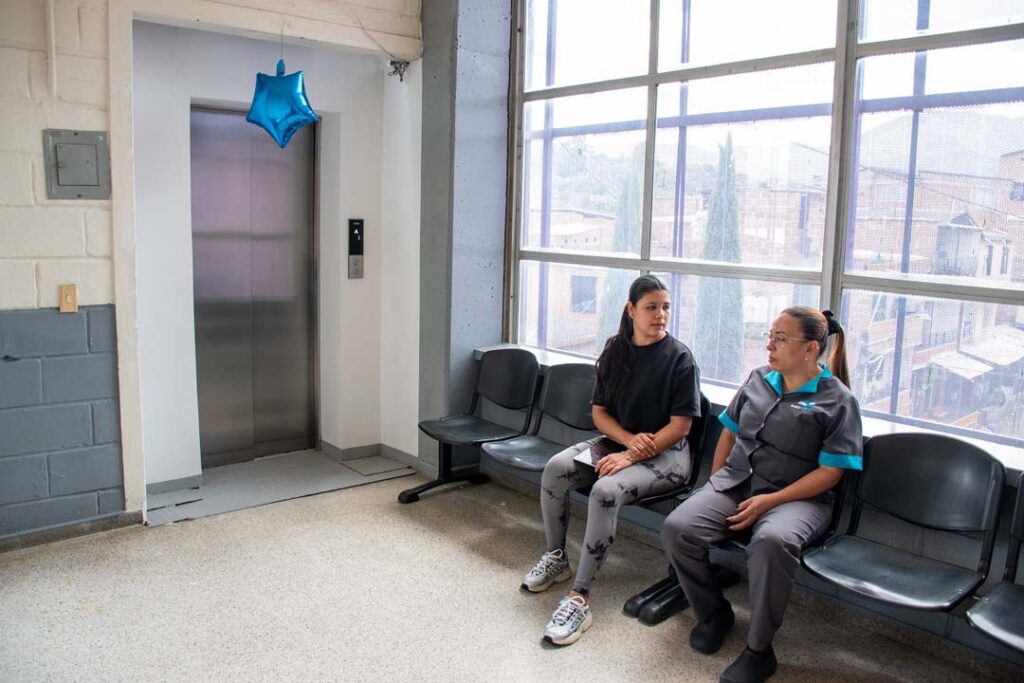 Imagen ascensor que impulsa vidas foto 4