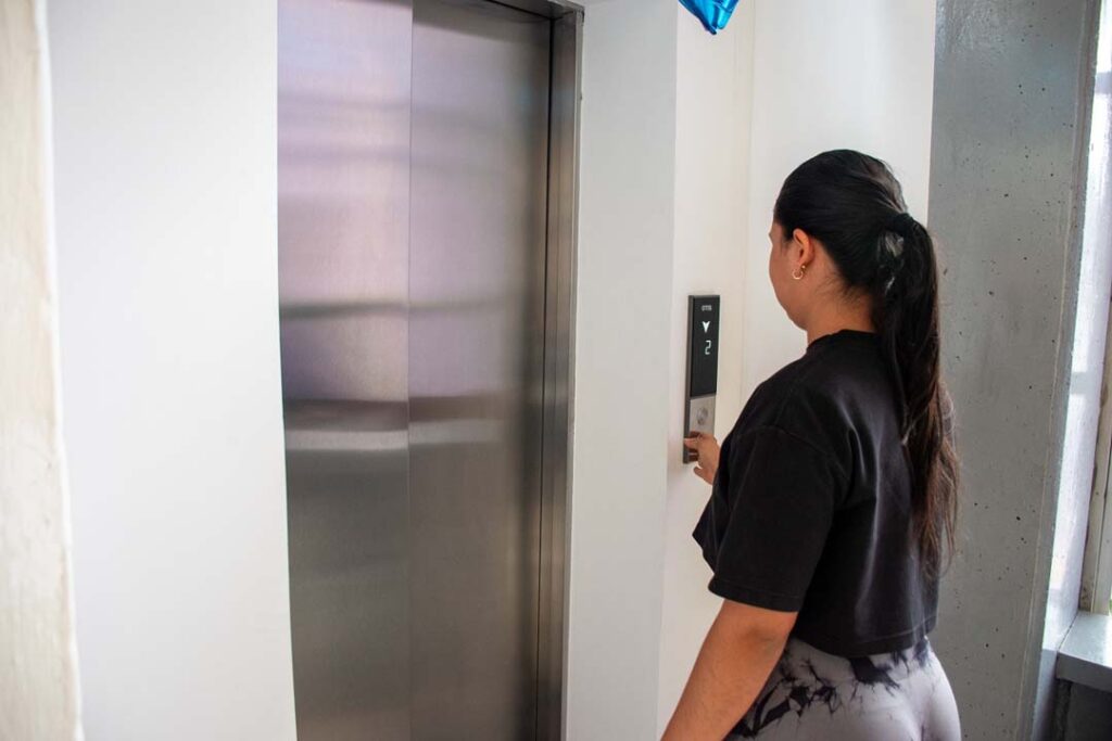 Imagen ascensor que impulsa vidas foto 6