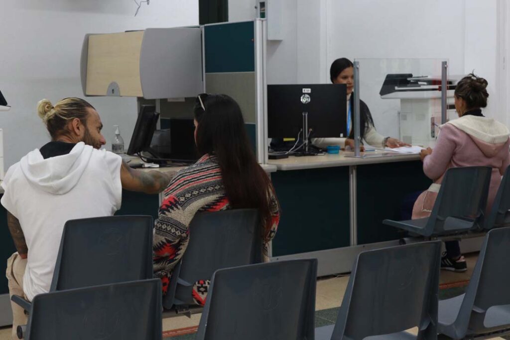 Imagen atención en los centros de servicio (2)