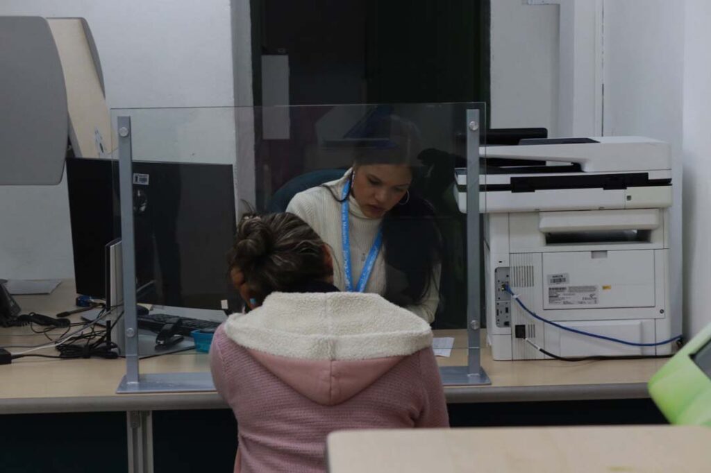 Imagen atención en los centros de servicio (3)