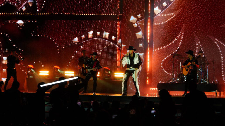 Imagen de Jessi Uribe en concierto