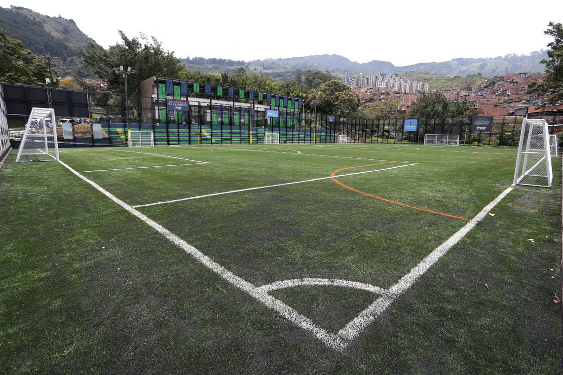 Imagen de cancha sintética renovada