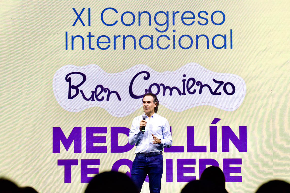 Imagen del Alcalde en Congreso de Buen Comienzo