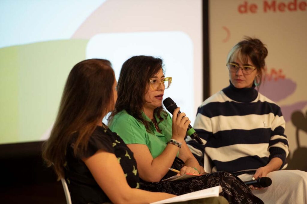 Imagen derechos de las mujeres desde la cultura y el cuidado Fiesta del Libro (5)