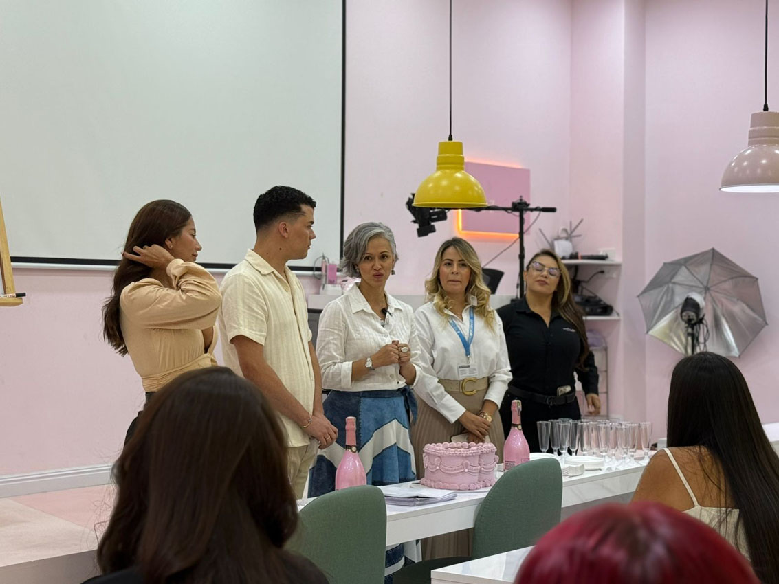 Imagen jefas de hogar y cuidadoras formación (3)