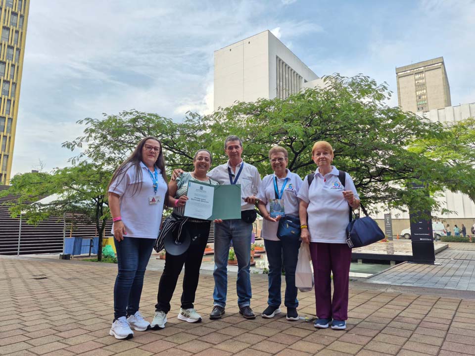 Imagen personas mayores sobresalientes CON CABILDANTES