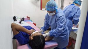 Imagen personas que ejercen actividades sexuales pagas acompañadas por la Alcaldía (2)