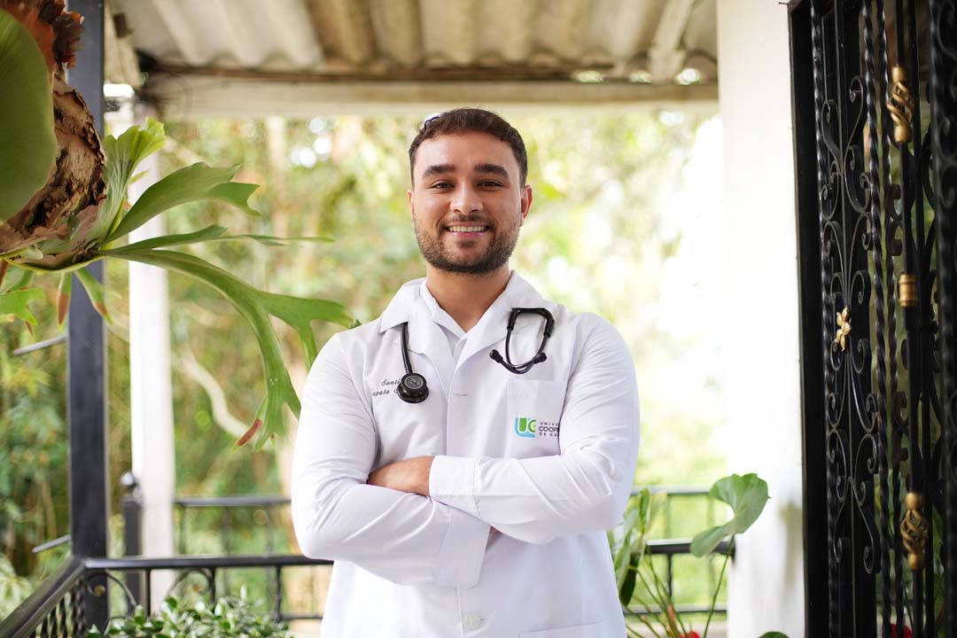 Santiago Zapata logró su sueño de ser médico ppal1