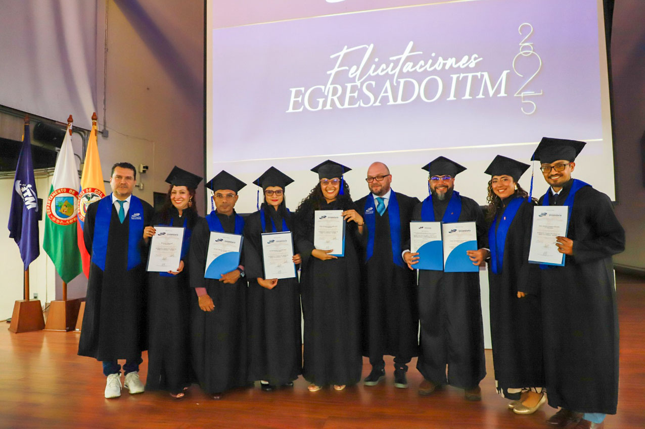 Imagen ITM graduados de intérpretes y traductores Lengua de Señas (3)