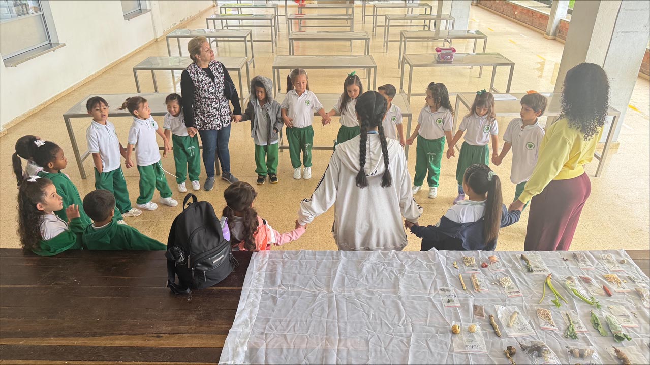 Imagen Medellín fortalece la transmisión de saberes ancestrales en San Cristóbal (3)