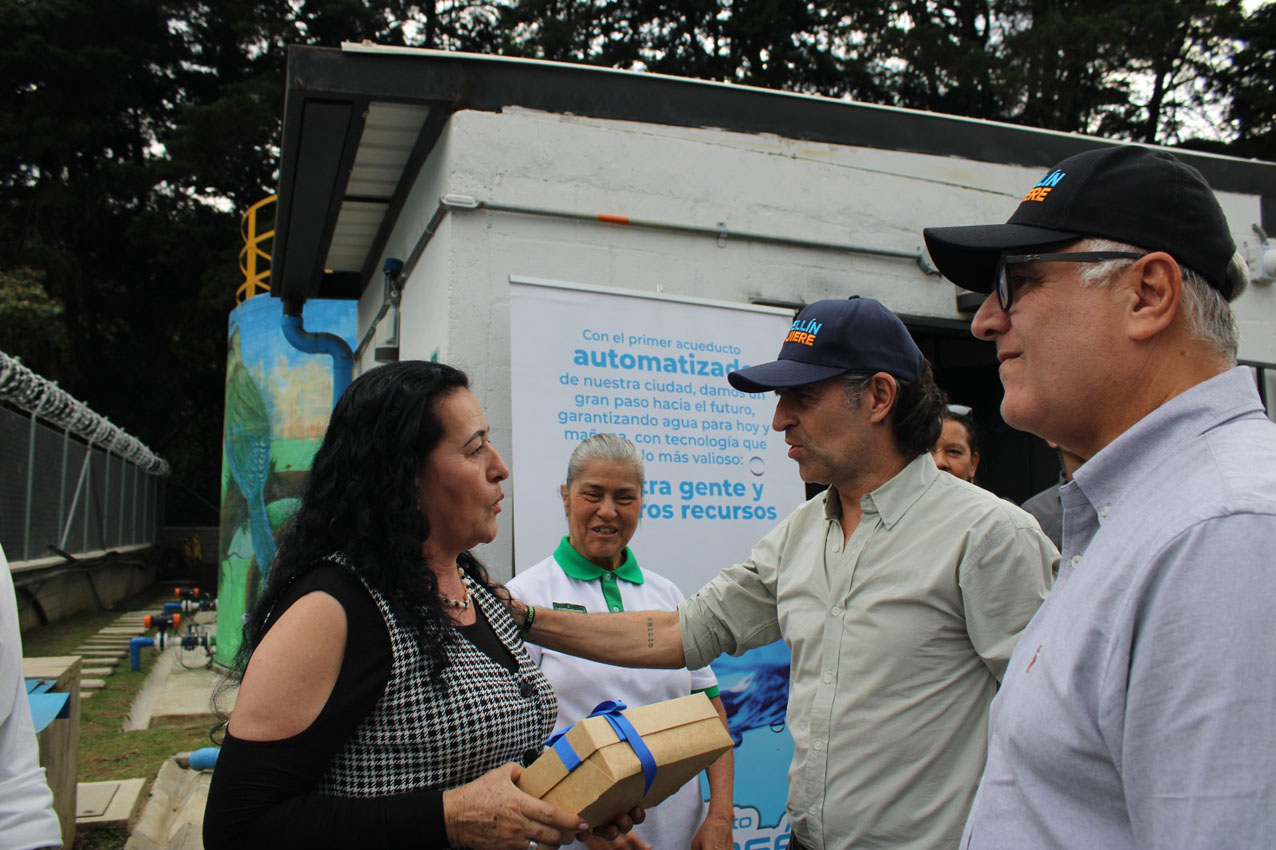 Imagen Medellín referente en Foro Económico Mundial por su primer acueducto rural inteligente (2)