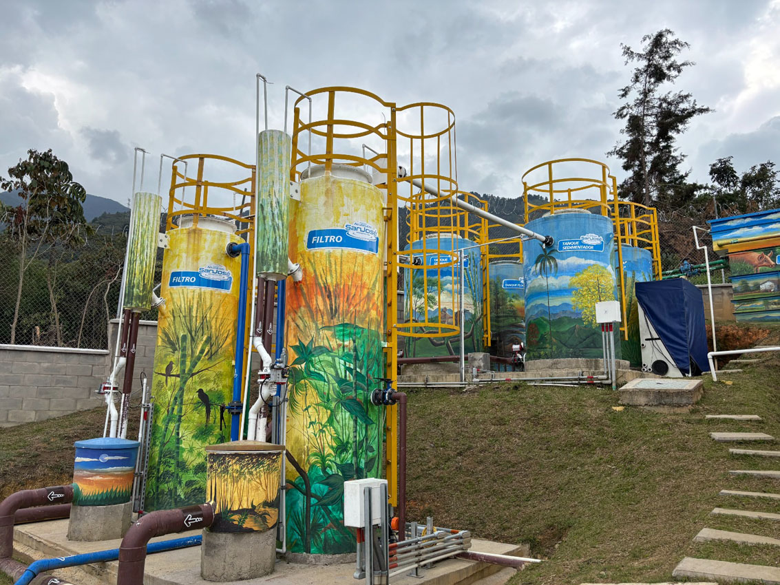 Imagen Medellín referente en Foro Económico Mundial por su primer acueducto rural inteligente (3)