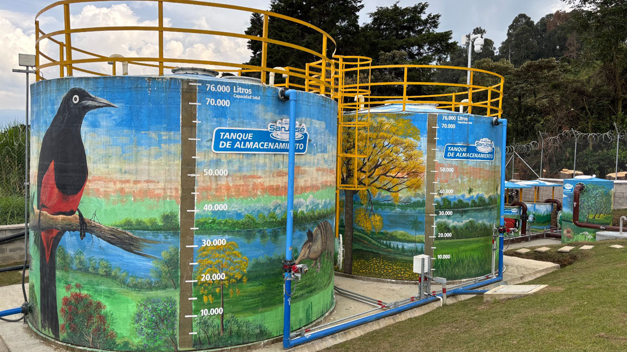 Imagen Medellín referente en Foro Económico Mundial por su primer acueducto rural inteligente (4)