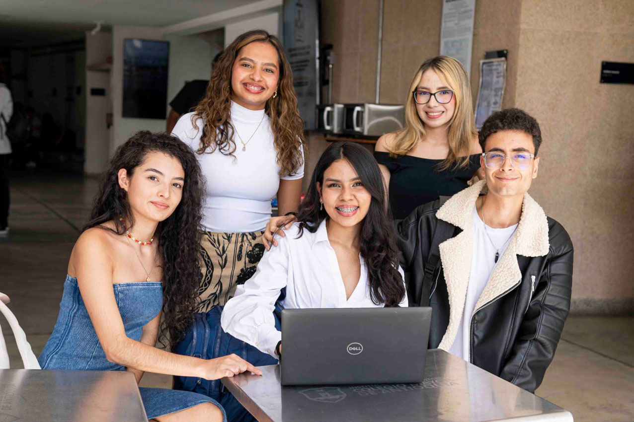 Imagen becas de PP y Colmayor (2)