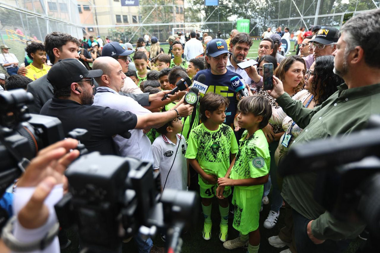 Imagen cancha de microfútbol renovada en Manrique (2)