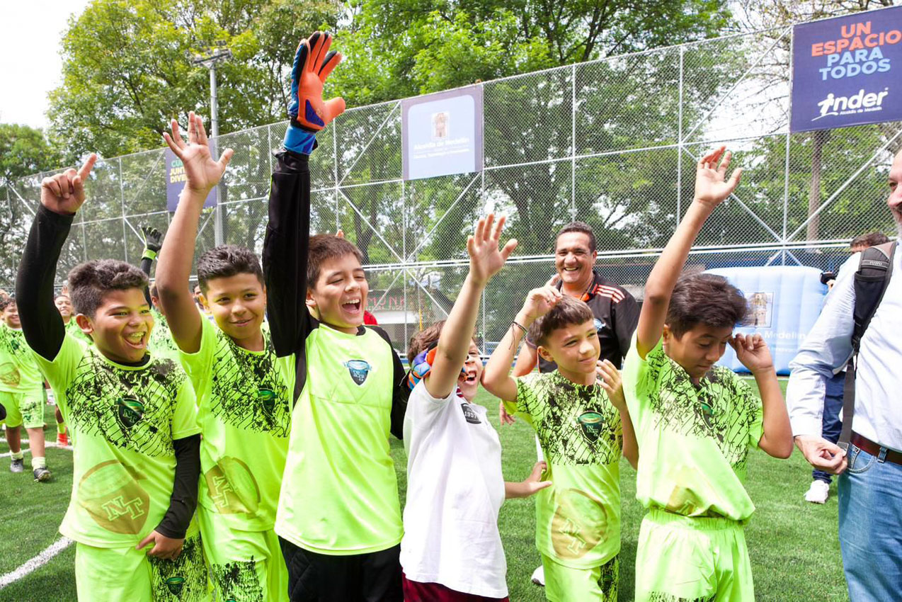 Imagen cancha de microfútbol renovada en Manrique (4)