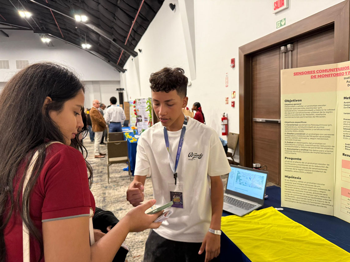 Imagen estudiantes feria internacional (2)