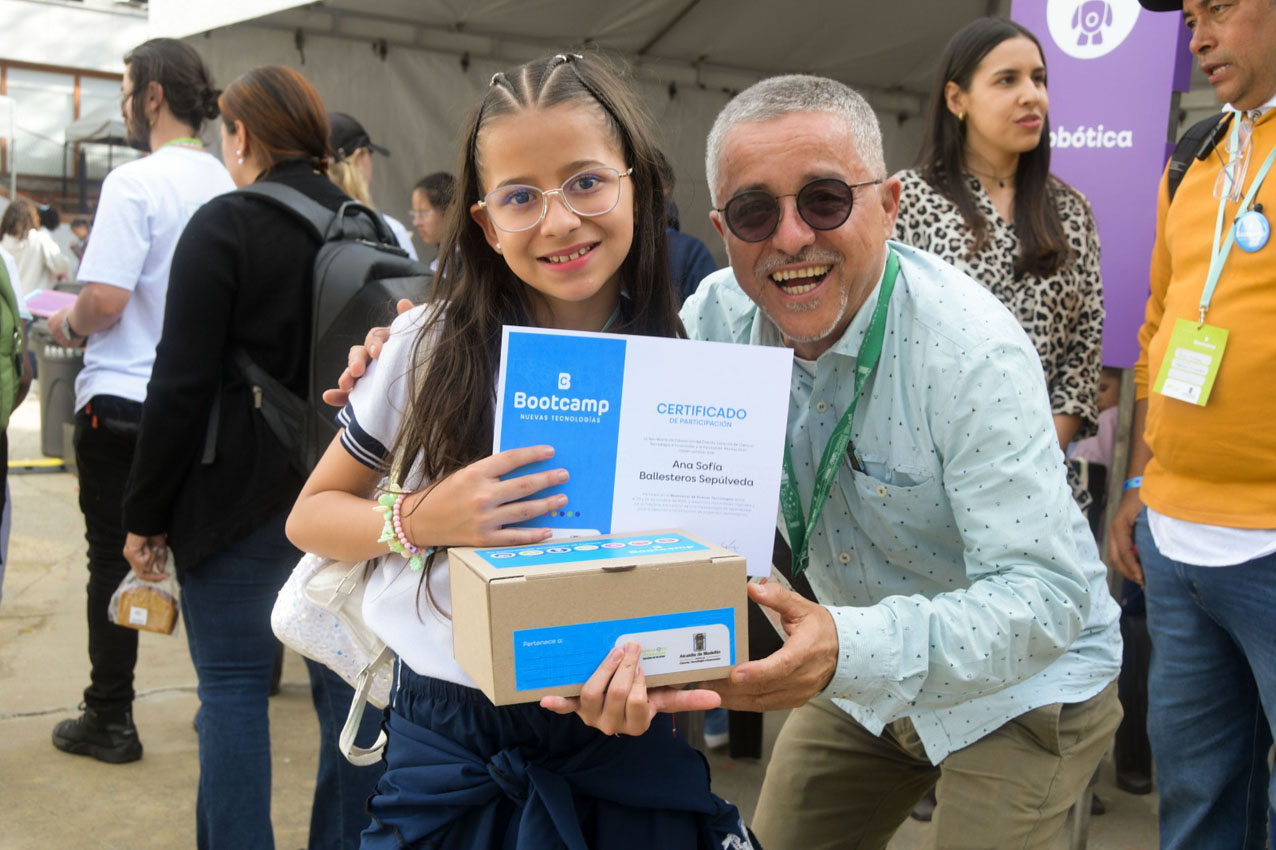 Imagen estudiantes se formaron en habilidades digitales, robótica, inteligencia artificial y realidad virtual (1)