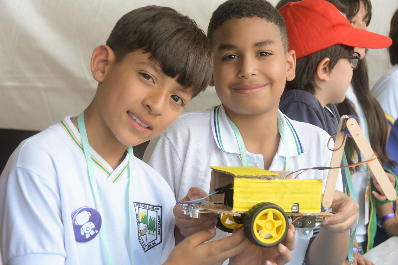 Imagen estudiantes se formaron en habilidades digitales, robótica, inteligencia artificial y realidad virtual (5)