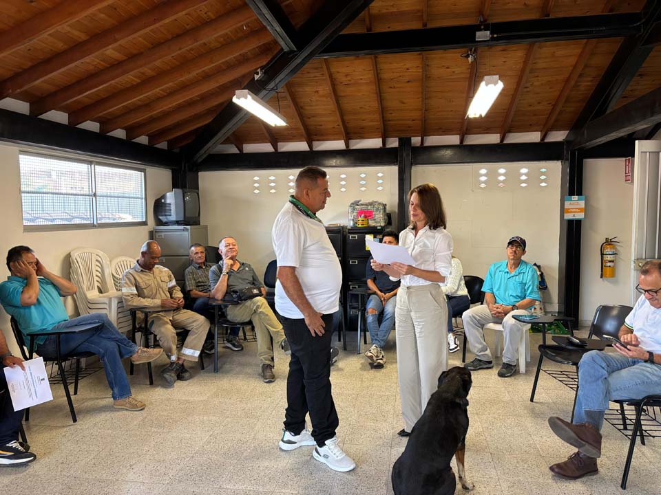 Imagen héroes que se van con la frente en alto (4)