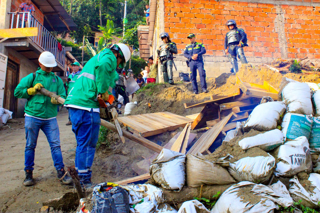 Imagen loteo ilegal construcciones removidas (1)