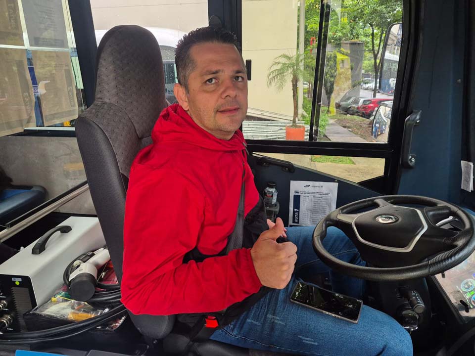 Imagen nuevos buses eléctricos de la Institución Universitaria ITM JUAN PATIÑO