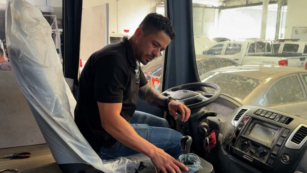 Imagen nuevos buses eléctricos de la Institución Universitaria ITM YOLIAN