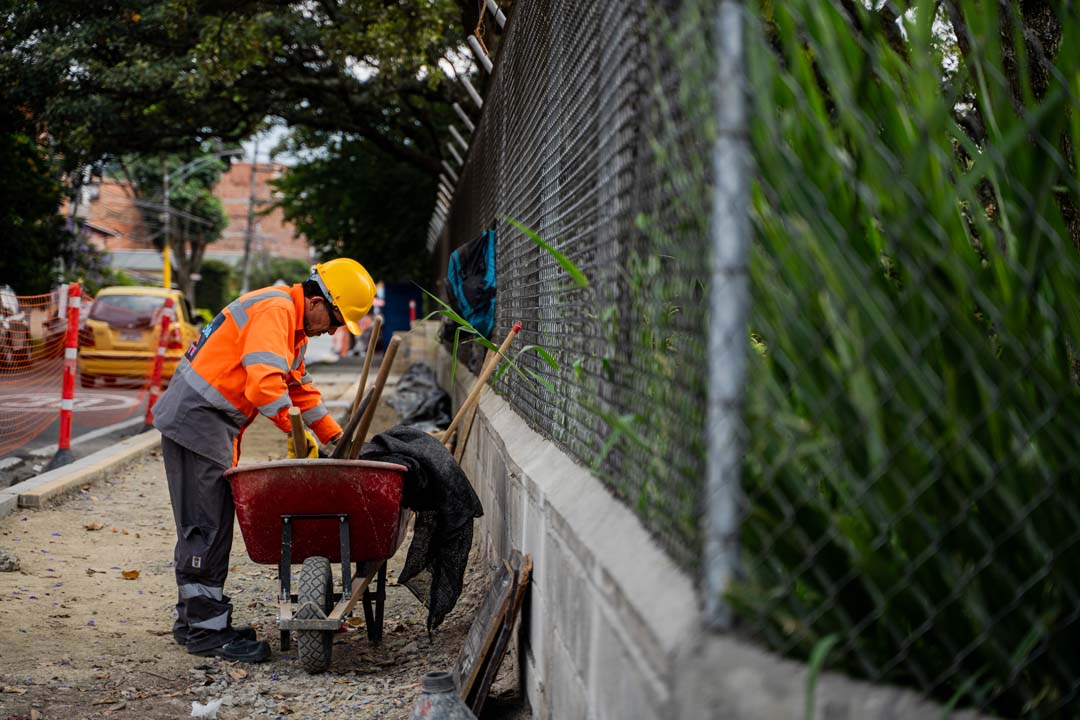 Imagen obrero y carreta