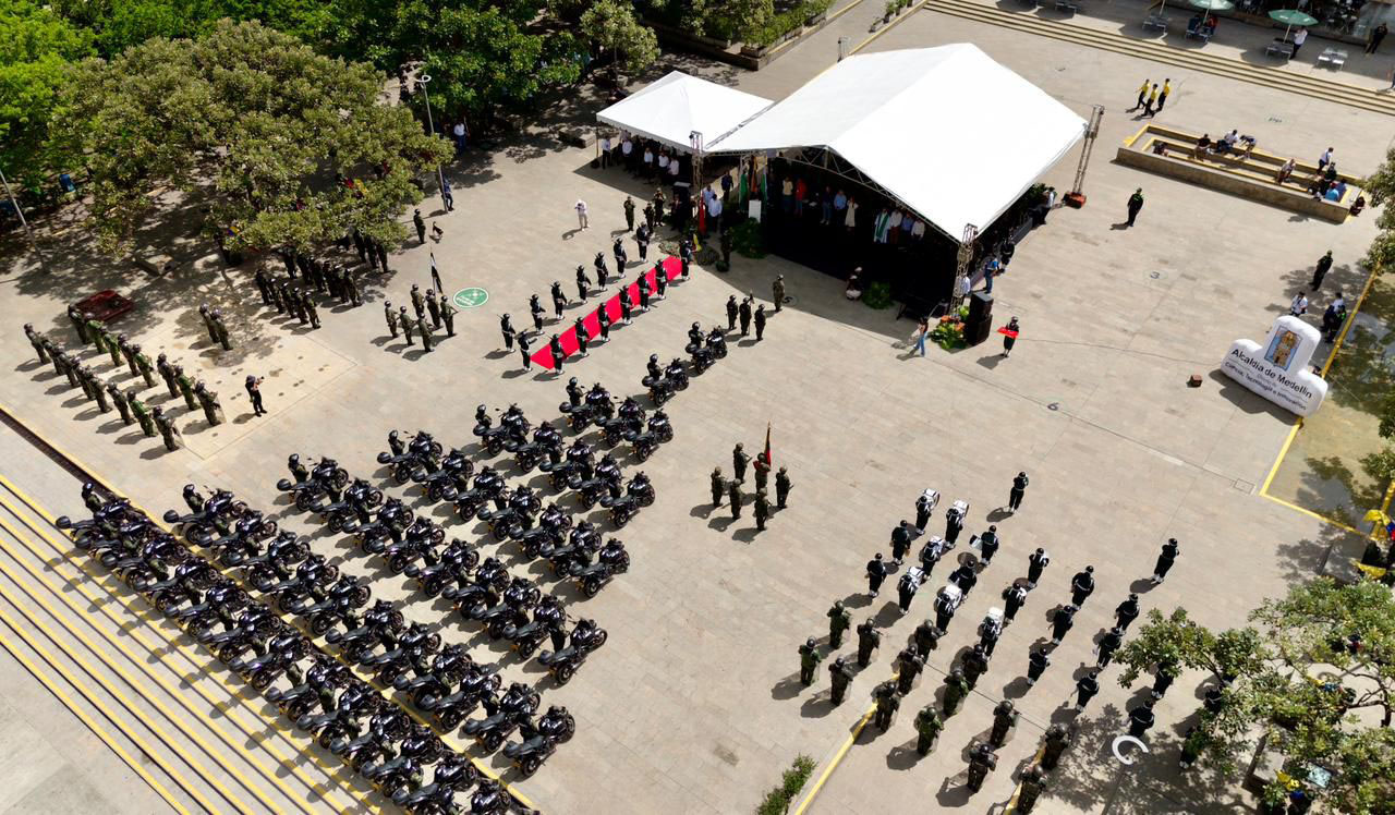 Primera unidad militar motorizada de alto cilindraje en el país Imagen primera unidad militar motorizada de alto cilindraje en el país (1)