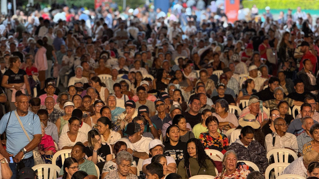 Imagen vendedores informales y familias celebraron su día en Parque Norte (1)