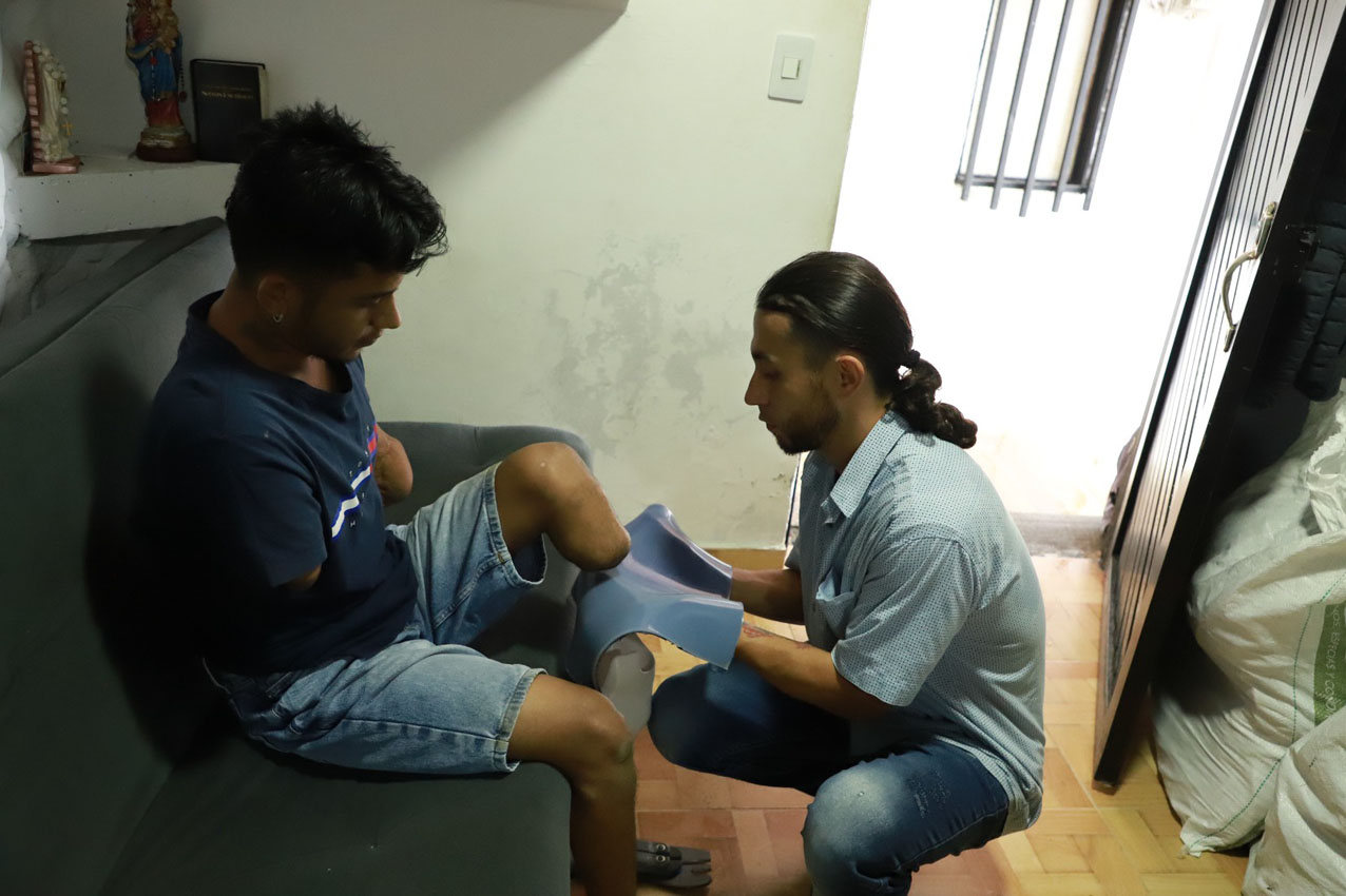 Imagen Egresados del ITM crean prótesis de bajo costo para paciente con amputación (3)