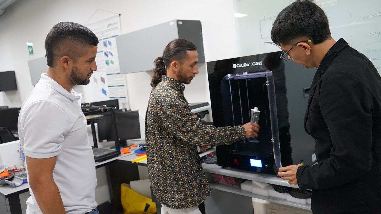 Imagen Egresados del ITM crean prótesis de bajo costo para paciente con amputación (4)