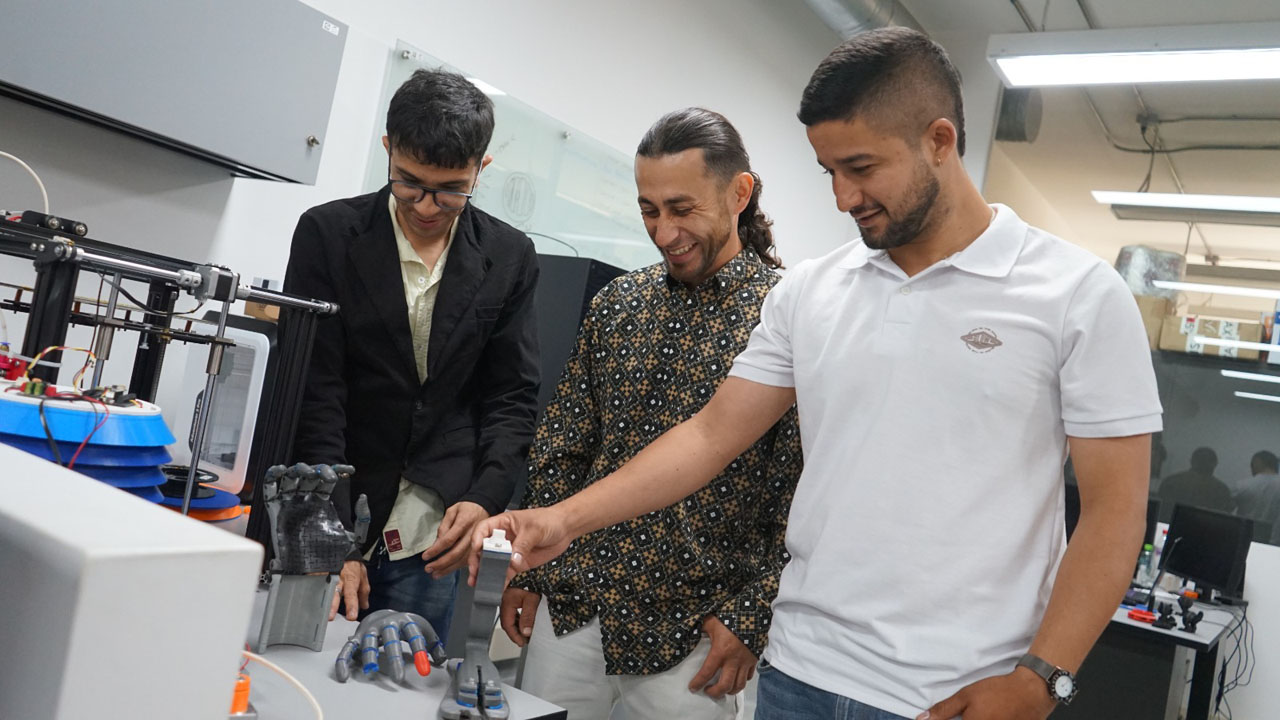 Imagen Egresados del ITM crean prótesis de bajo costo para paciente con amputación (6)