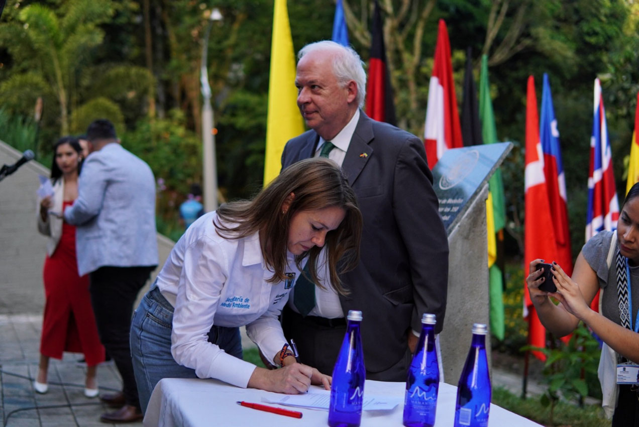 Imagen El Cuerpo Consular le regala a Medellín 350 árboles (1)