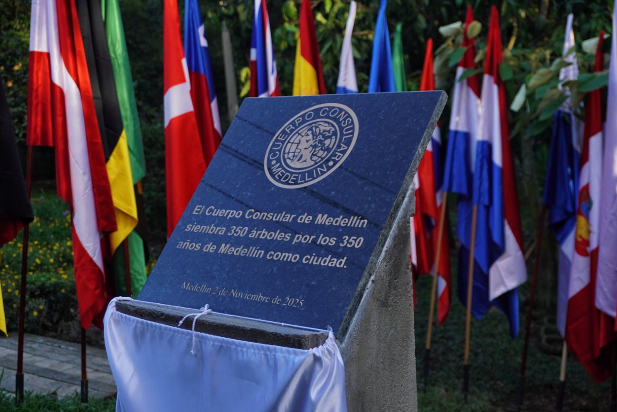 Cuerpo Consular le regala a Medellín 350 árboles Imagen El Cuerpo Consular le regala a Medellín 350 árboles (4)