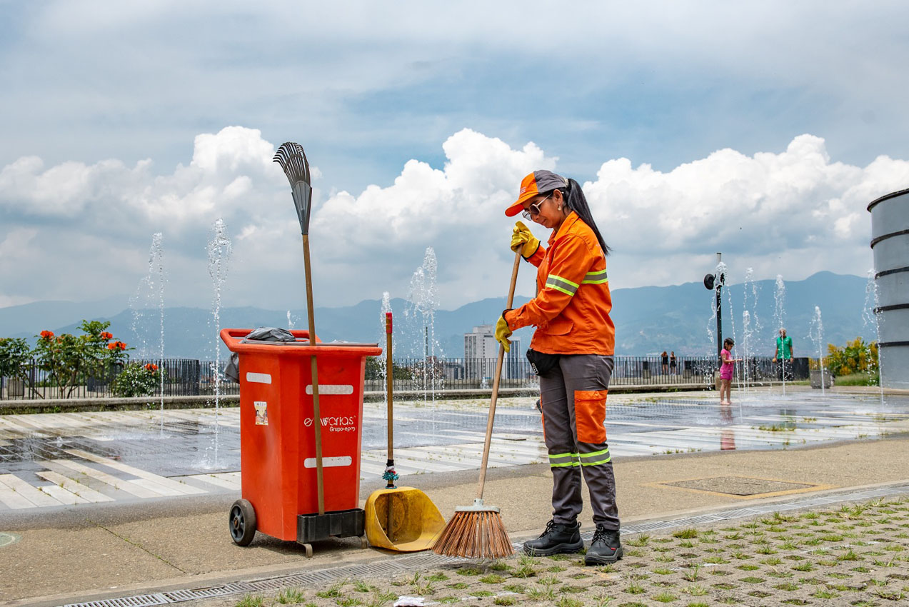 Imagen Medellín cuenta con más de 1.200 operarios de barrido (2)