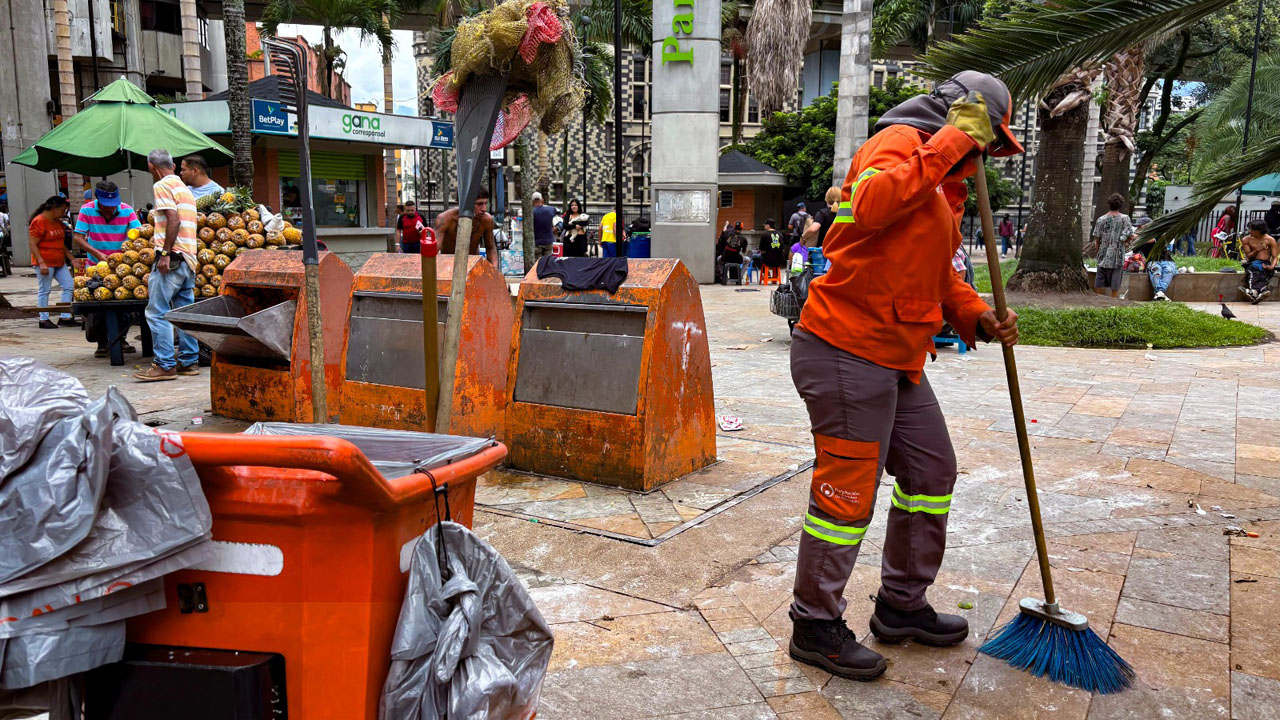 Imagen Medellín cuenta con más de 1.200 operarios de barrido (3)