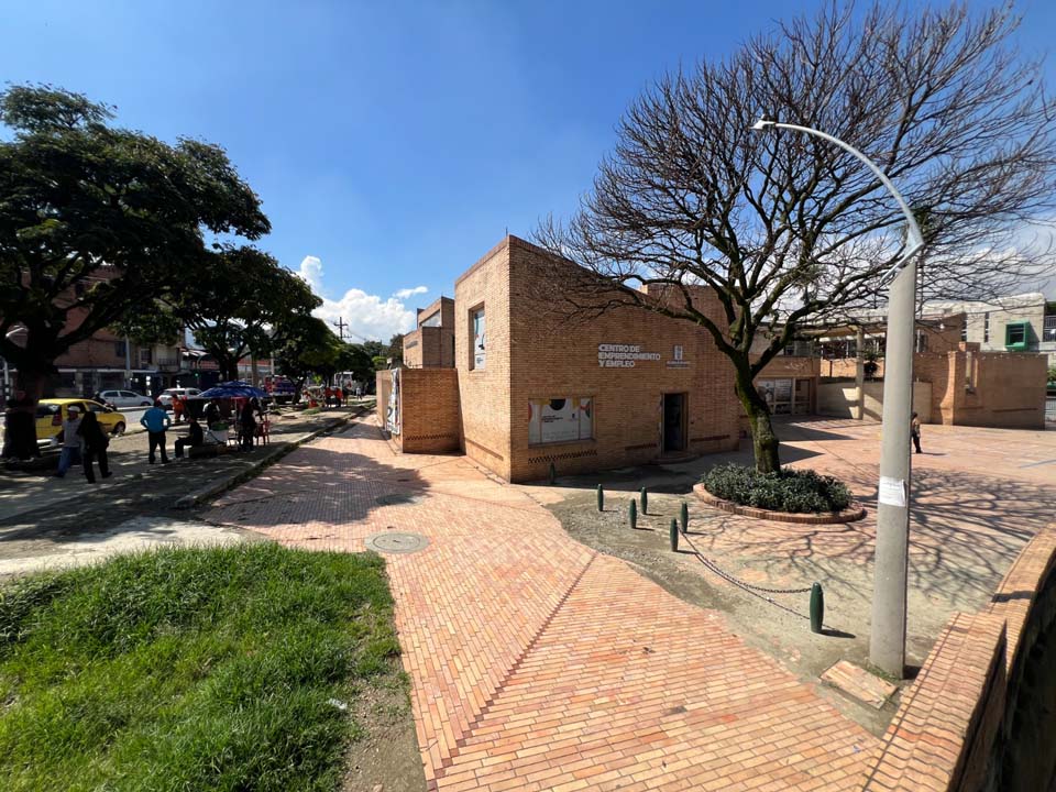 Imagen Medellín reinició obras de restauración en el espacio público del Centro de Desarrollo Cultural Moravia (1)
