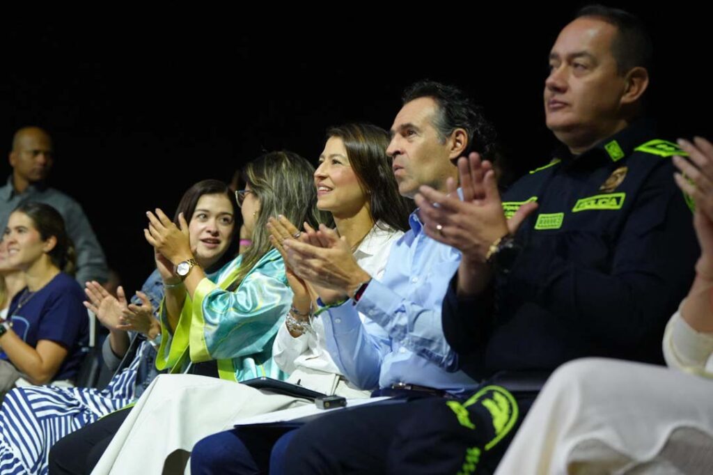 El Alcalde y la Primera Dama en el quinto Congreso Internacional de Prevención de Violencias Imagen atención terapéutica de menores de edad (1)