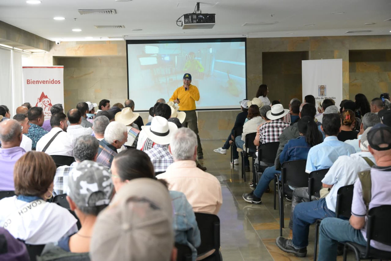 Imagen caficultores de Medellín culminaron su proceso de fortalecimiento productivo (2)