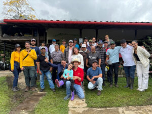 Imagen caficultores de Medellín culminaron su proceso de fortalecimiento productivo (3)