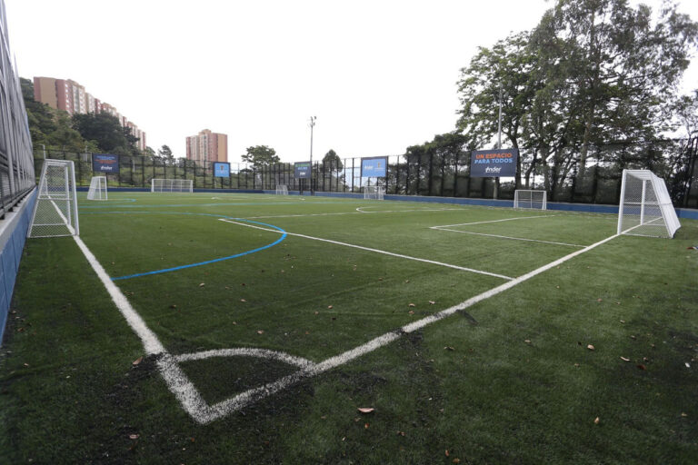 Imagen cancha certificada por la FIFA (6)