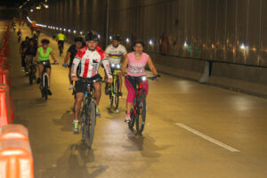 Imagen de asistentes a ciclovía nocturna