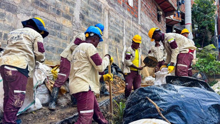 Imagen de contratistas en obras de acueducto