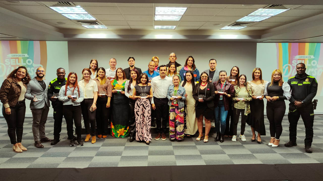 Imagen de entidades que recibieron la distinción Sello Diverso