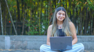 Imagen de estudiante universitaria