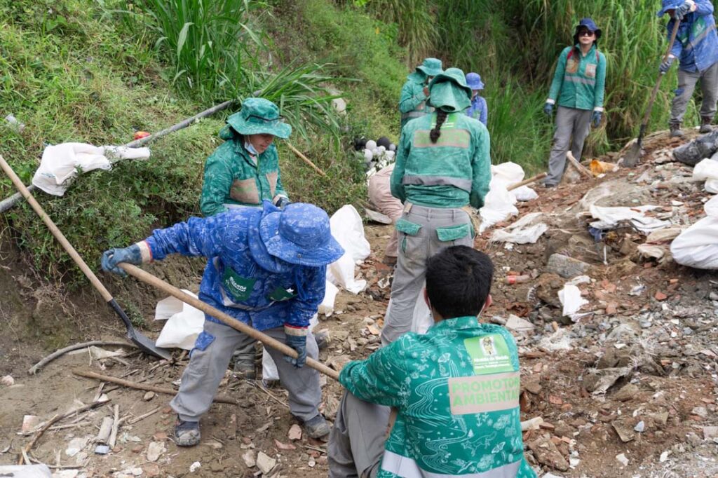 Limpieza de basuras y escombros Imagen de limpieza de basuras (1)