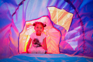 Imagen de niña jugando